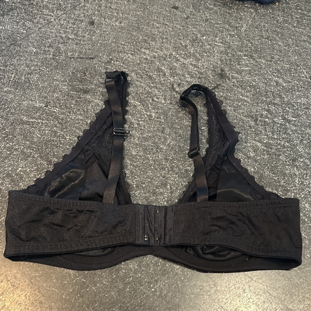 Déesse Lace trim black bra - Picture 3 of 8